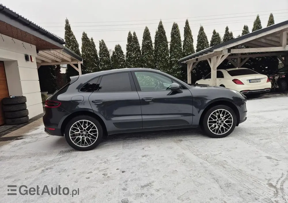 PORSCHE Macan 