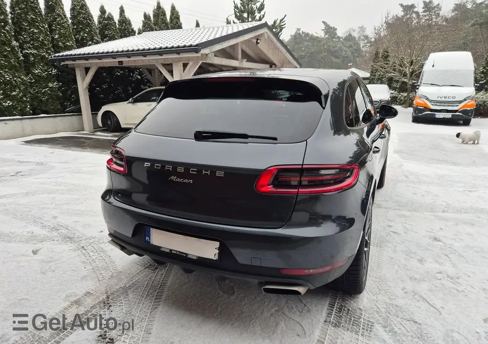 PORSCHE Macan 