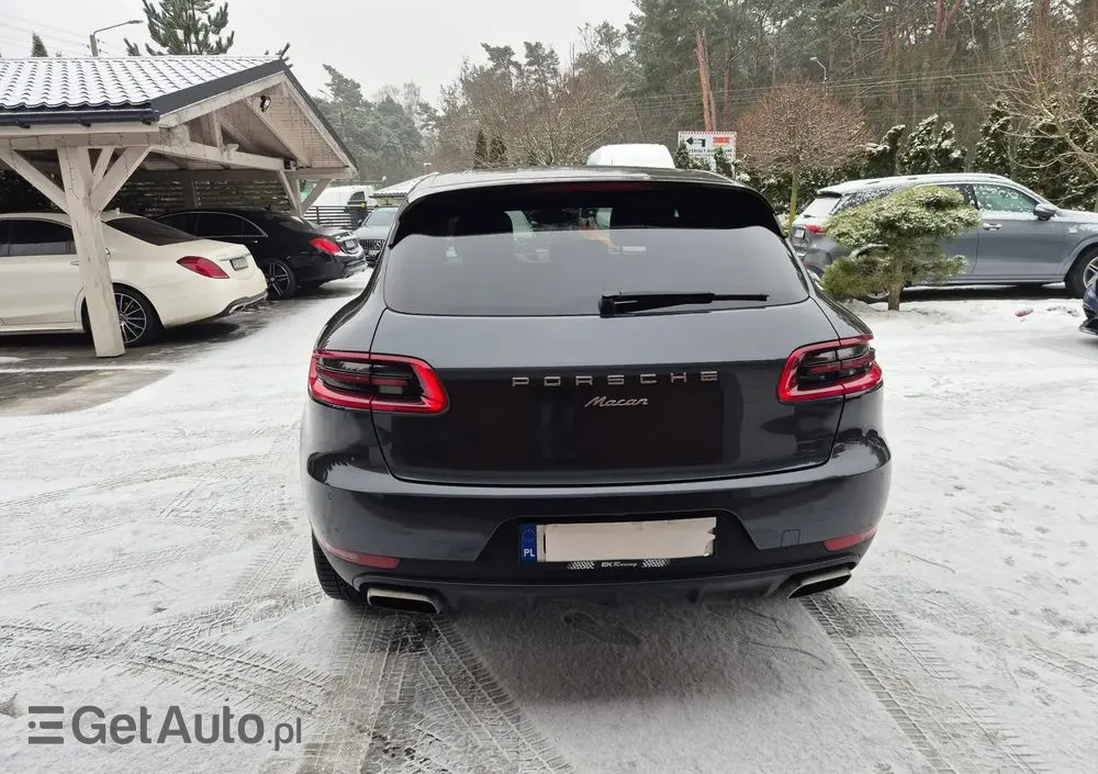 PORSCHE Macan 