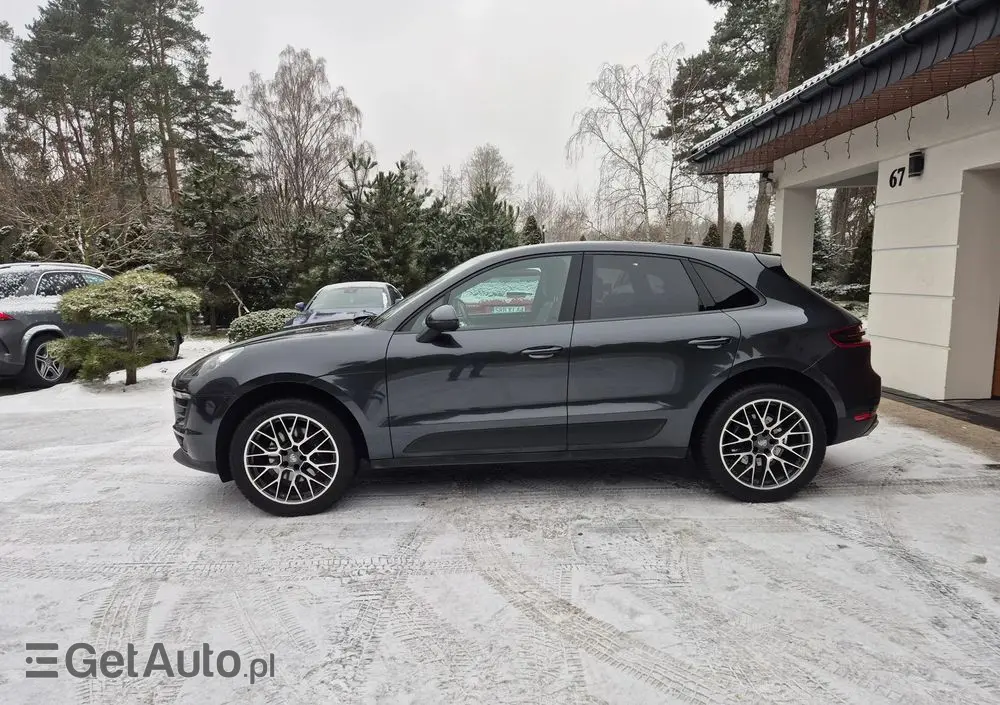 PORSCHE Macan 