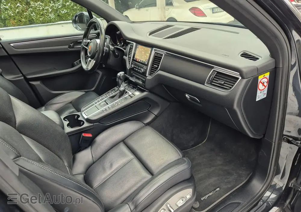 PORSCHE Macan 