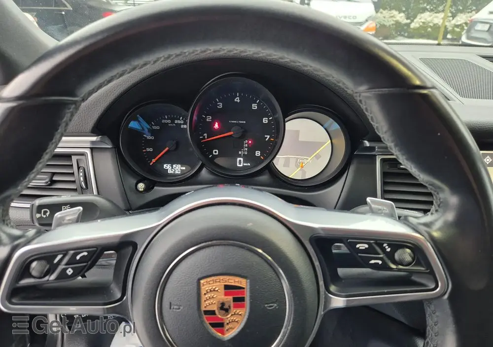 PORSCHE Macan 