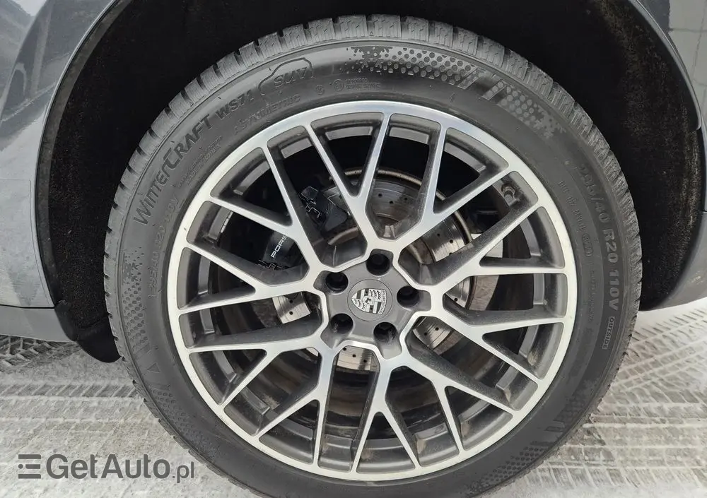 PORSCHE Macan 