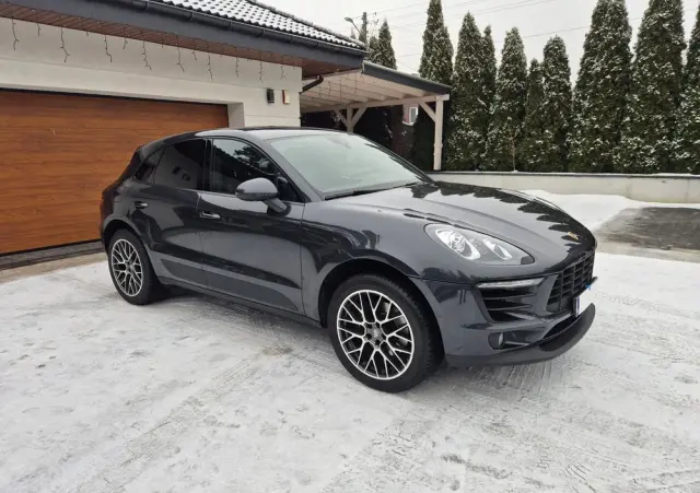 PORSCHE Macan 