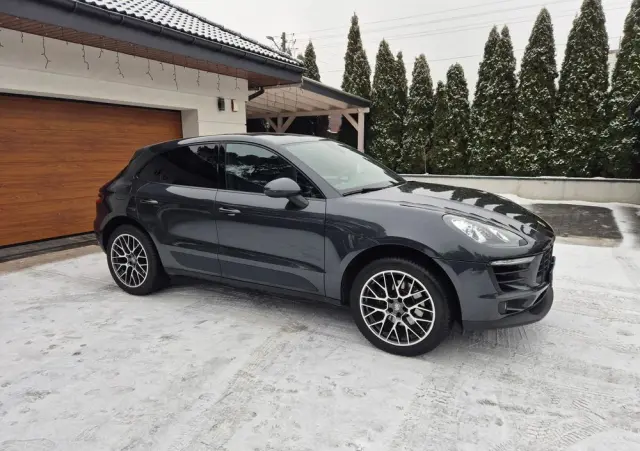 PORSCHE Macan 