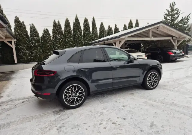PORSCHE Macan 
