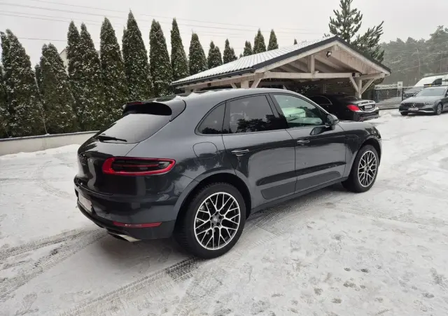 PORSCHE Macan 