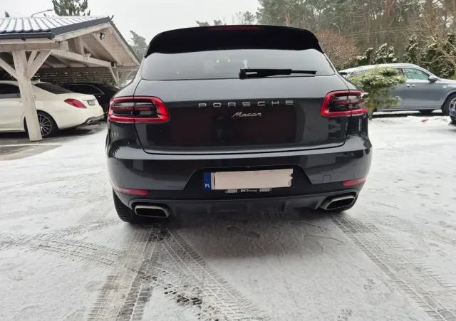 PORSCHE Macan 