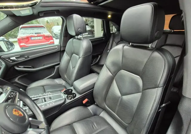 PORSCHE Macan 