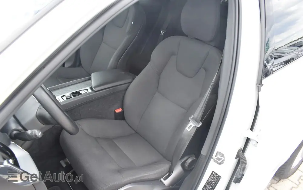 VOLVO XC 60 B4 B Momentum Pro