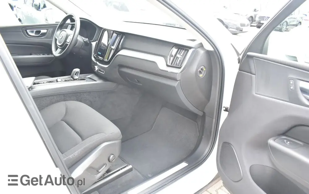 VOLVO XC 60 B4 B Momentum Pro