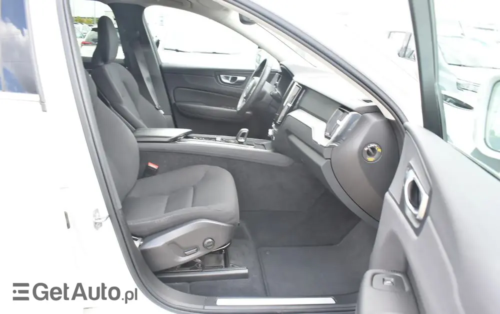 VOLVO XC 60 B4 B Momentum Pro