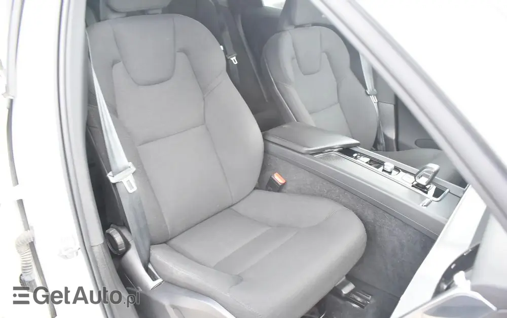 VOLVO XC 60 B4 B Momentum Pro