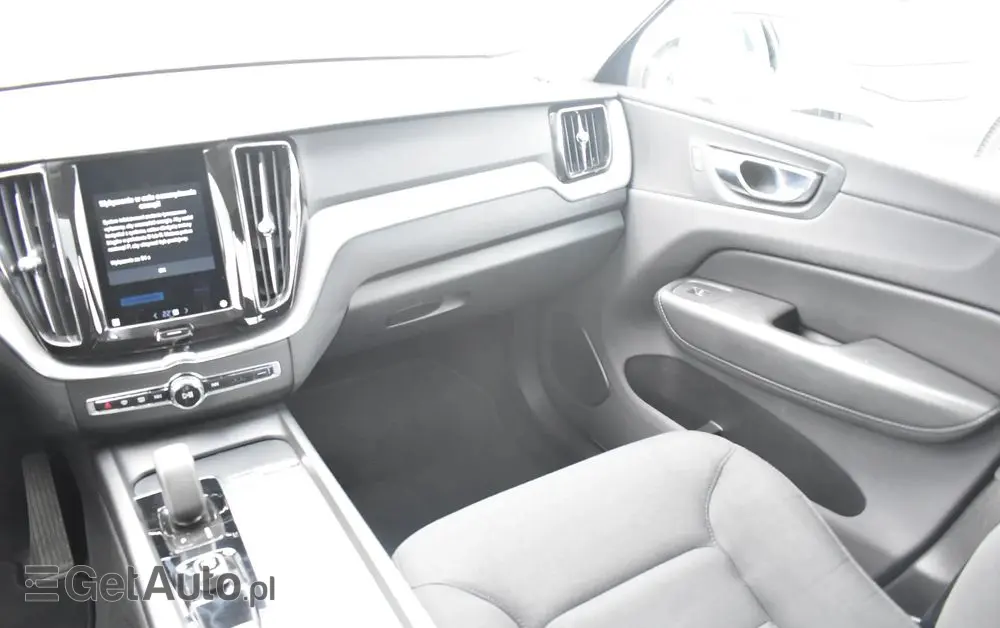 VOLVO XC 60 B4 B Momentum Pro