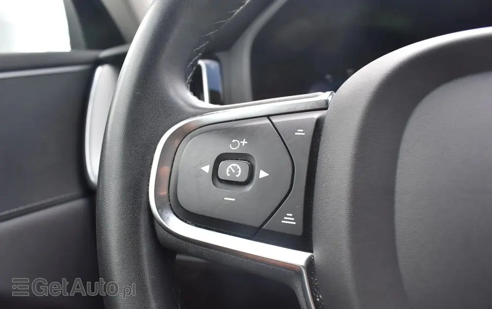 VOLVO XC 60 B4 B Momentum Pro