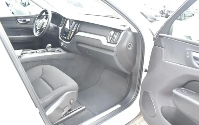 VOLVO XC 60 B4 B Momentum Pro
