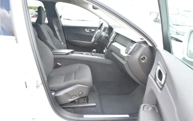 VOLVO XC 60 B4 B Momentum Pro