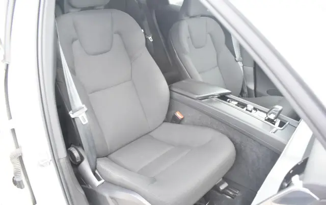 VOLVO XC 60 B4 B Momentum Pro