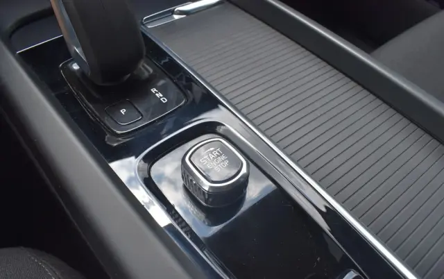 VOLVO XC 60 B4 B Momentum Pro