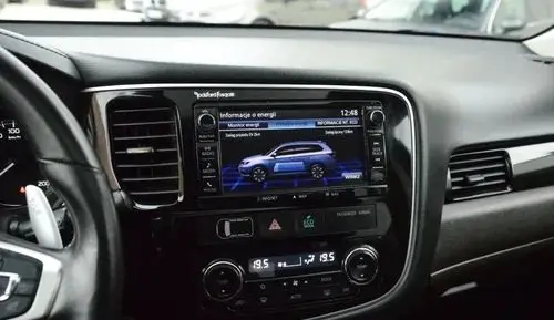 MITSUBISHI Outlander 