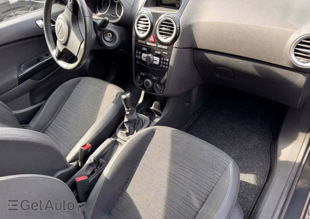 OPEL Corsa 1.4 16V Graphite