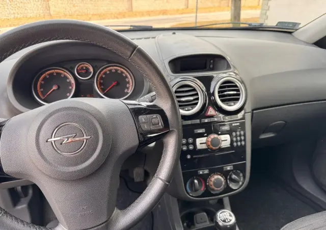 OPEL Corsa 1.4 16V Graphite