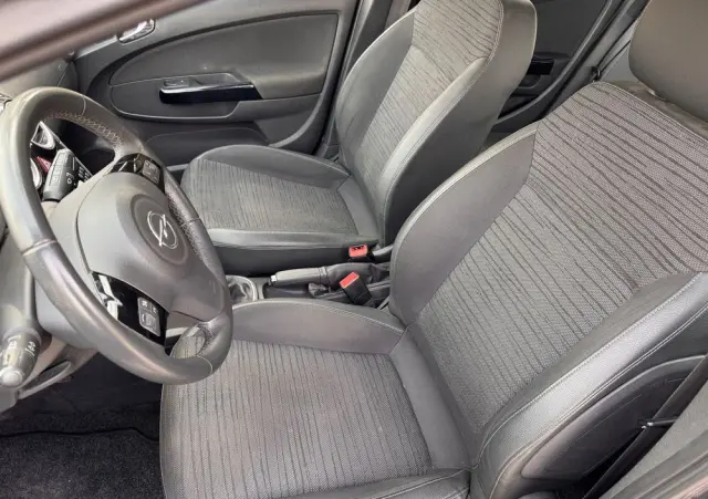 OPEL Corsa 1.4 16V Graphite