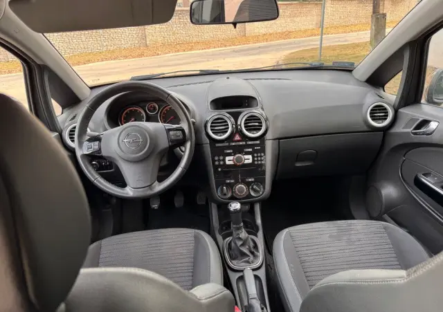OPEL Corsa 1.4 16V Graphite