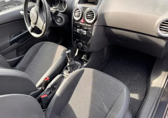 OPEL Corsa 1.4 16V Graphite