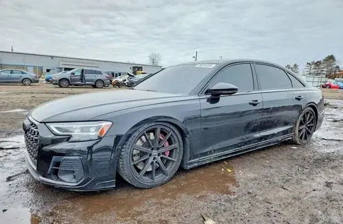 AUDI S8 