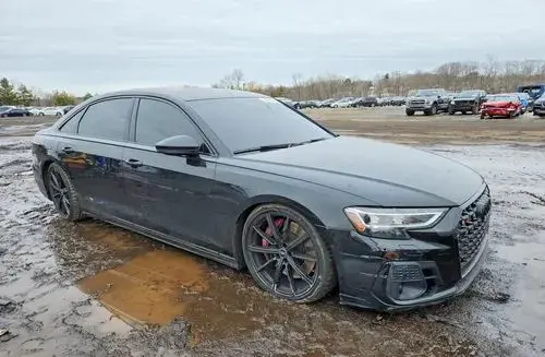 AUDI S8 
