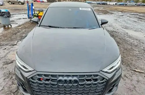 AUDI S8 