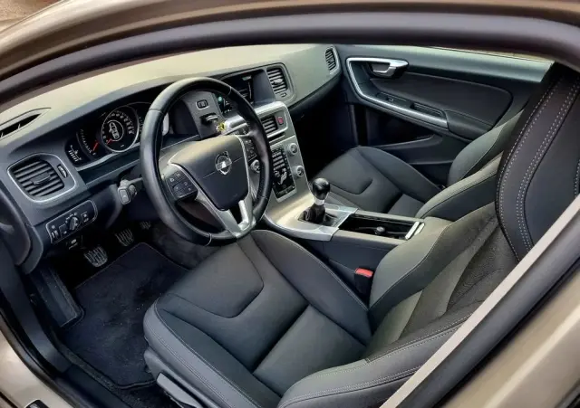 VOLVO V60 D3 Edition