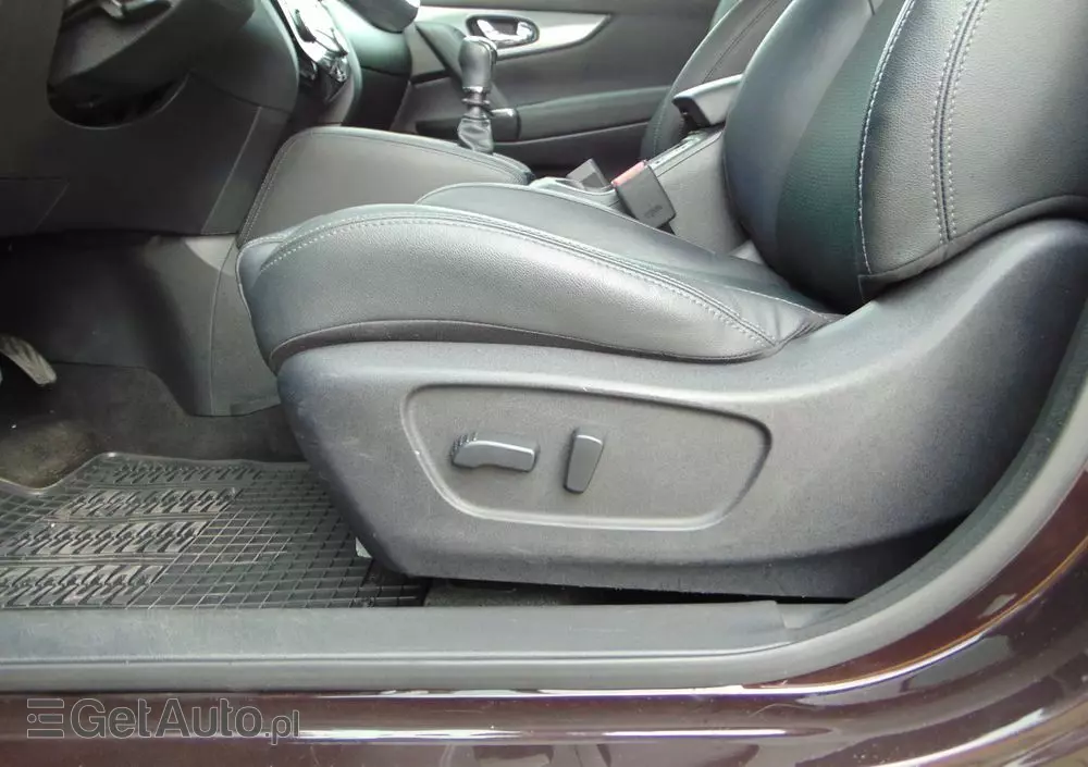 NISSAN Qashqai 1.3 DIG-T N-Connecta