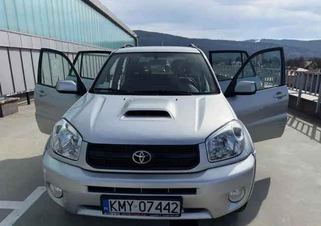 TOYOTA RAV4 