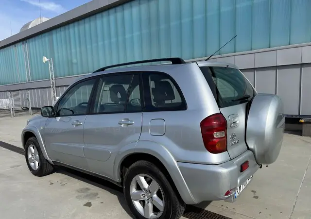 TOYOTA RAV4 