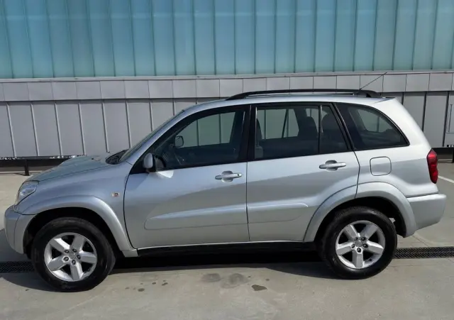 TOYOTA RAV4 