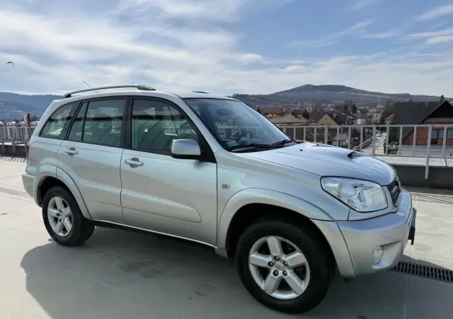 TOYOTA RAV4 