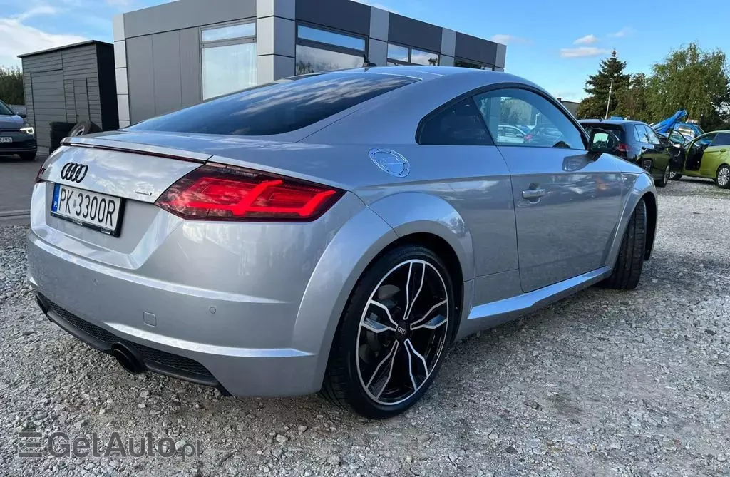 AUDI TT 