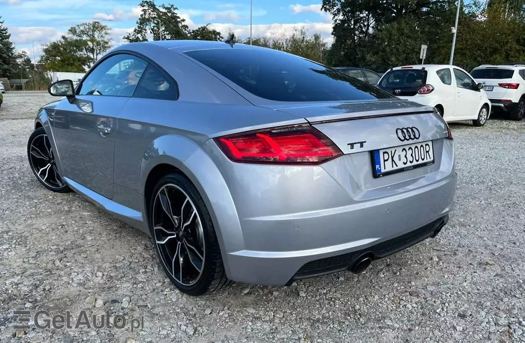 AUDI TT 