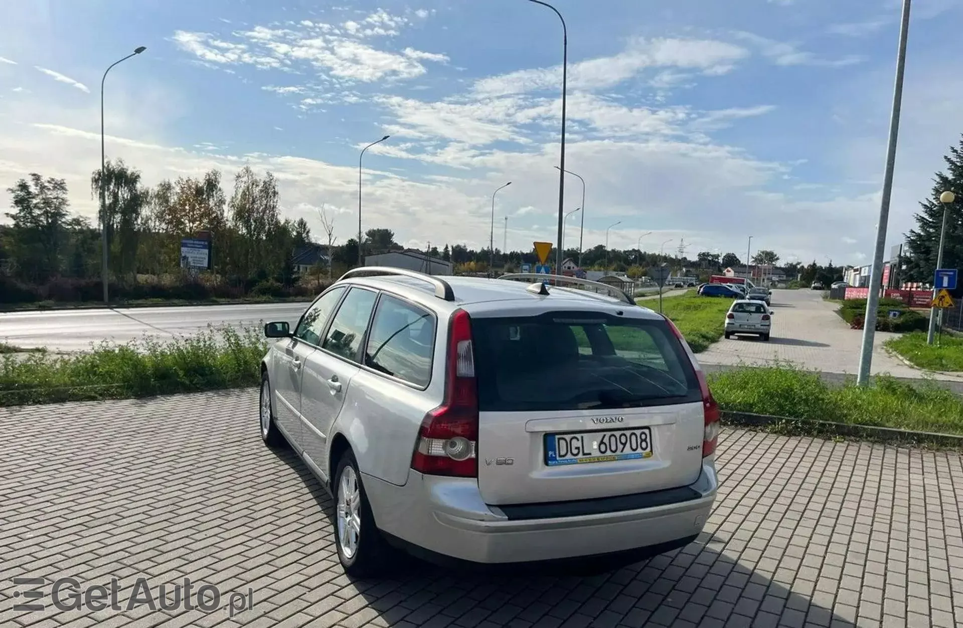 VOLVO V50 