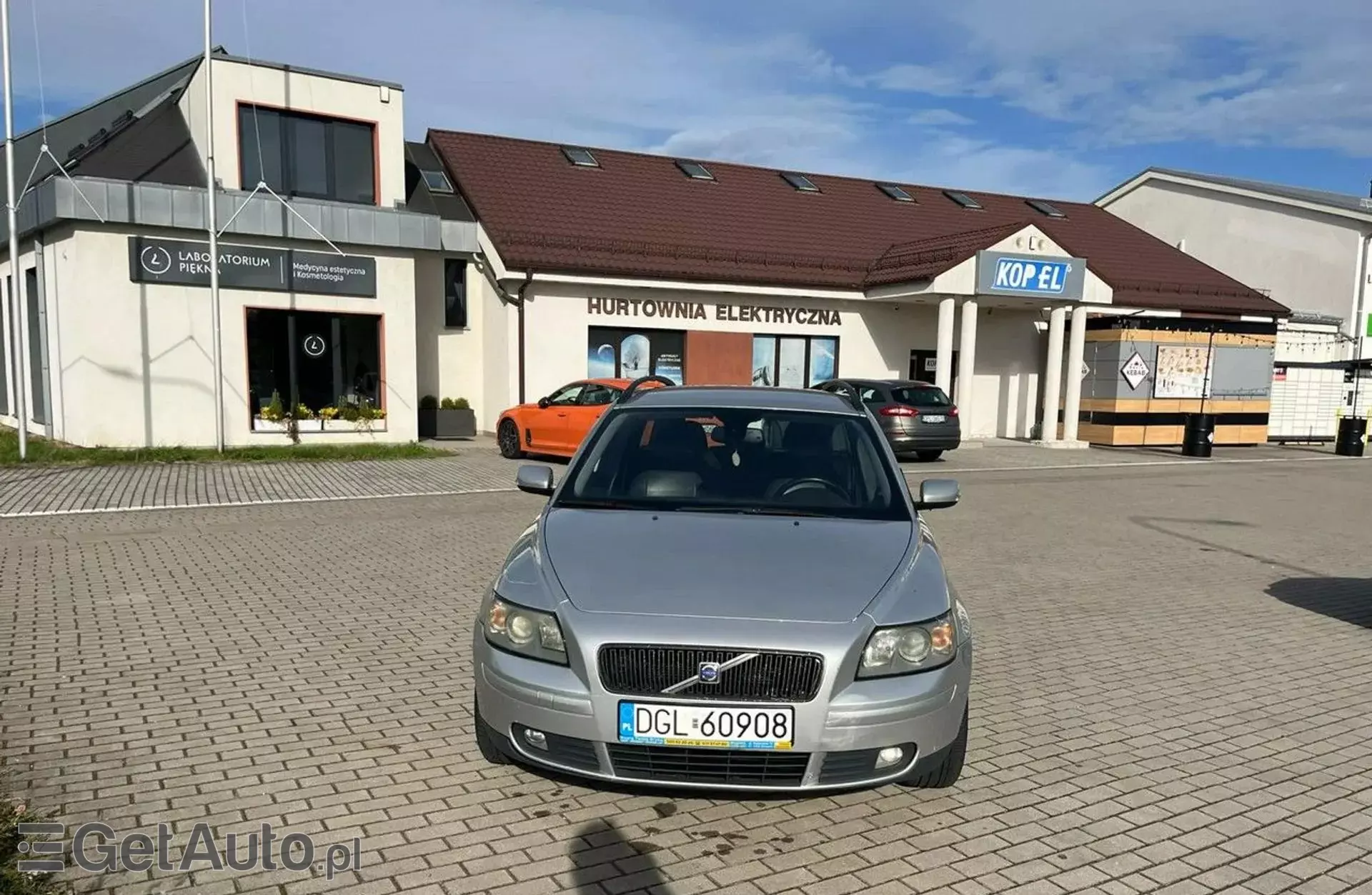 VOLVO V50 