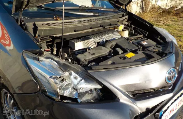 TOYOTA Prius+ 