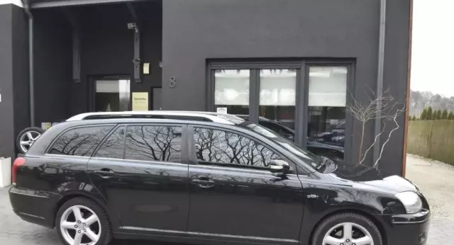 TOYOTA Avensis 
