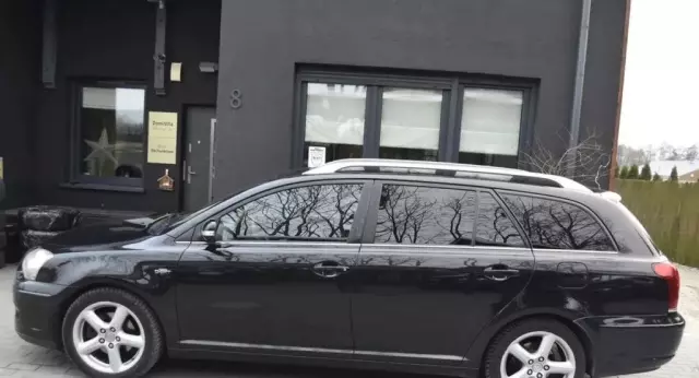 TOYOTA Avensis 