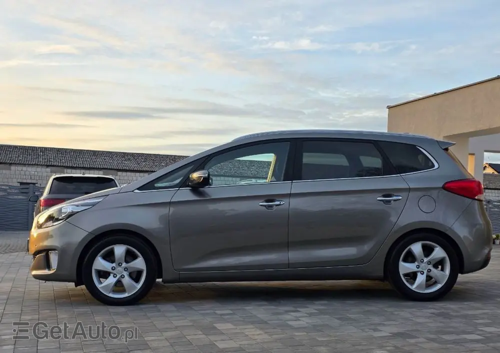 KIA Carens 