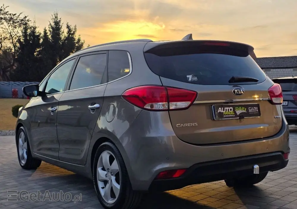 KIA Carens 