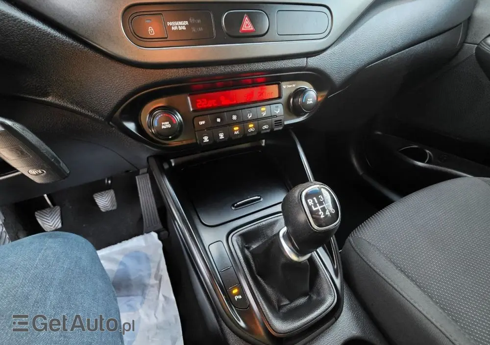 KIA Carens 