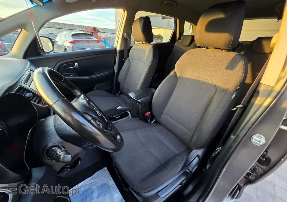 KIA Carens 