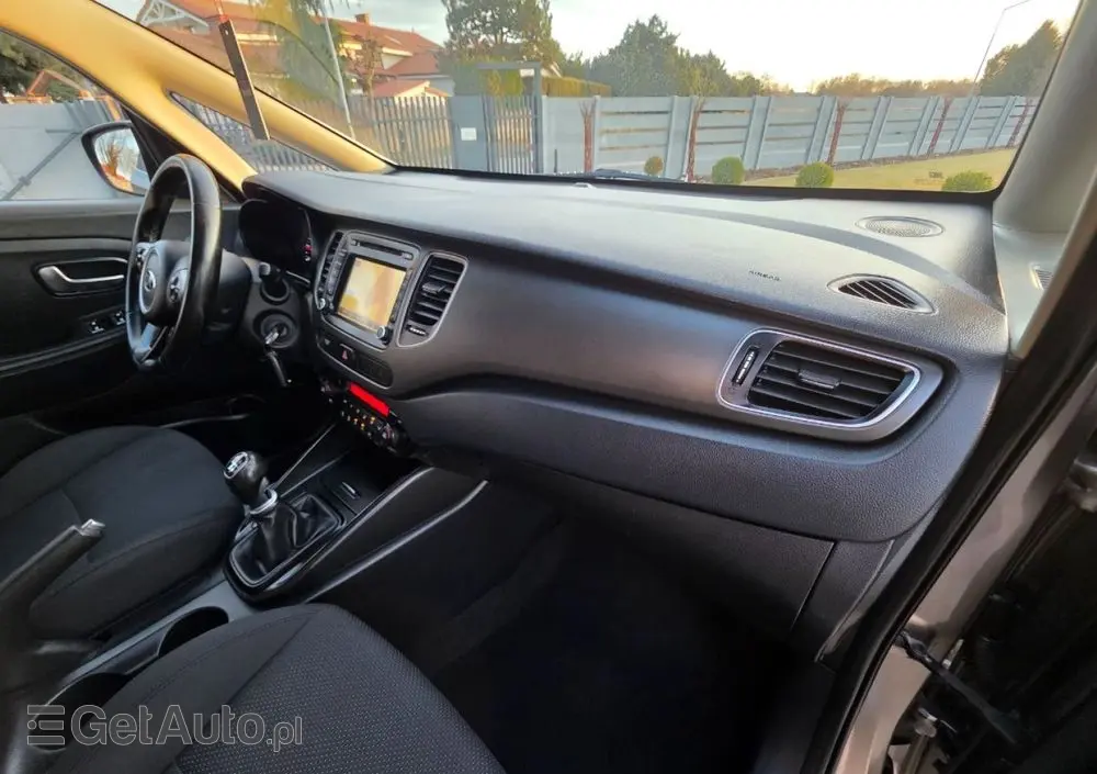 KIA Carens 
